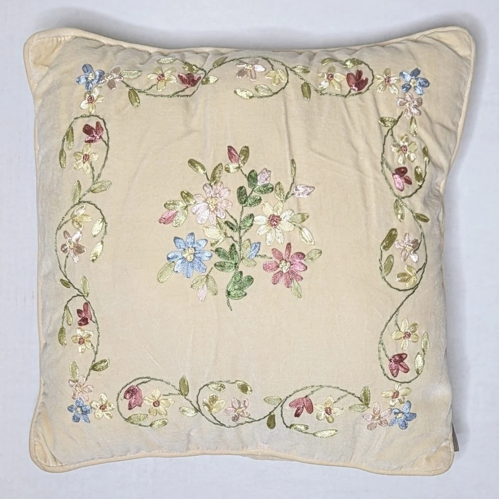 Vintage NWT Ribbon Creamy Velvet Floral Victoria's Garden 13